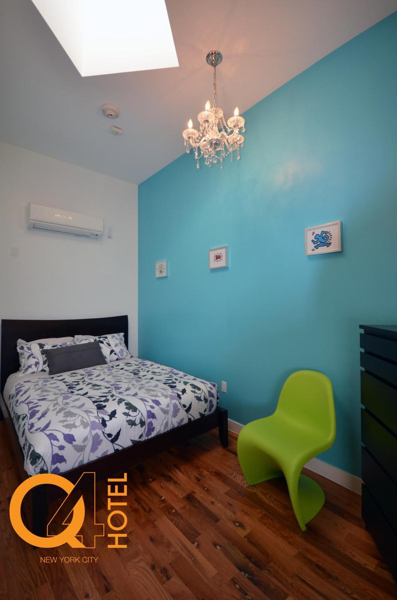 Hostal Q4 And