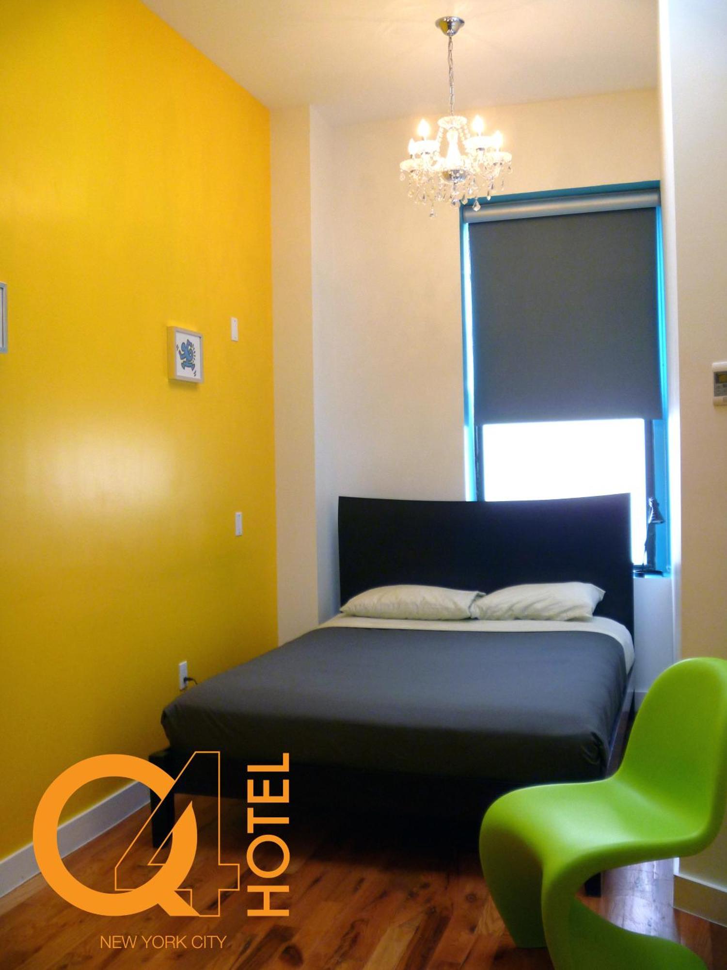Hostal Q4 And *