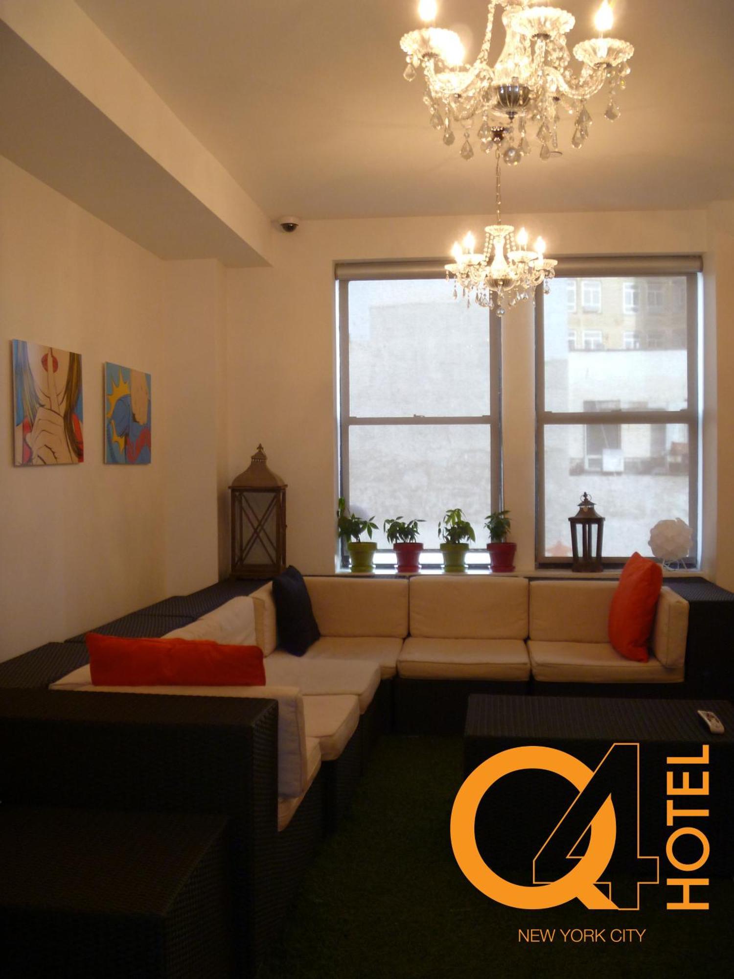 Hostal Q4 And Nueva York