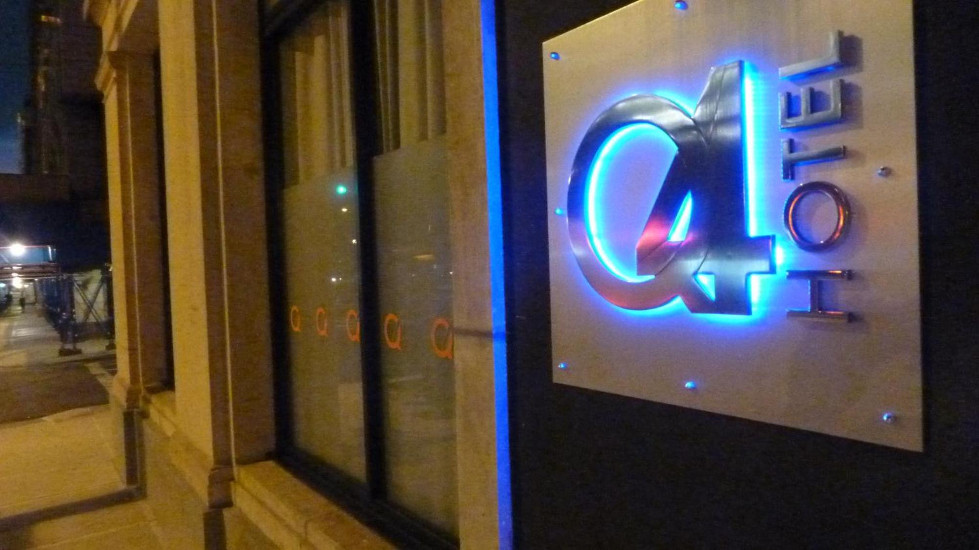 Hostal Q4 And *