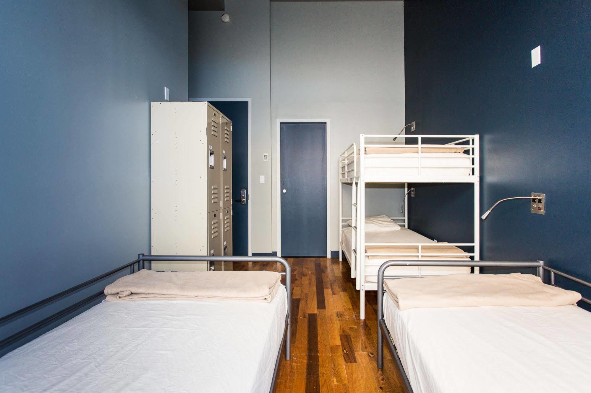 Hostal Q4 And Nueva York